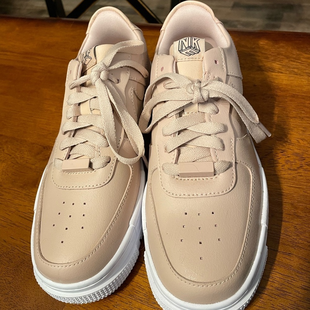 NIKE Air Force 1